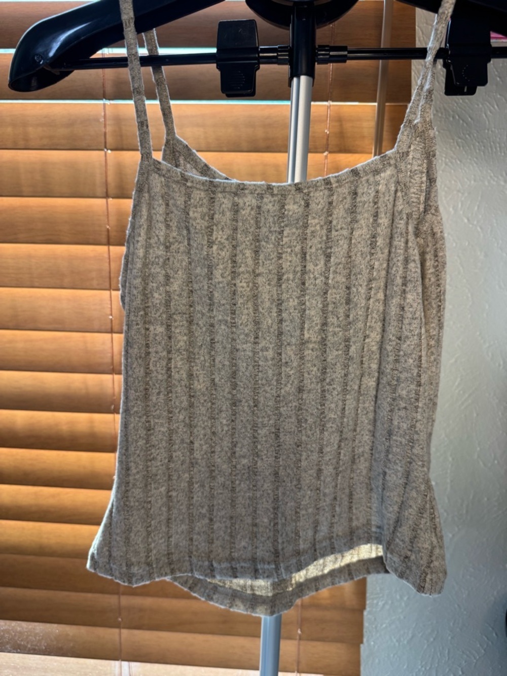 Neutral Ribbed Knit Cami Tank Top - Women - Picture 2 of 3